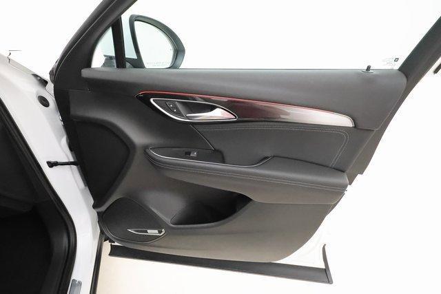 Photo of 2025 Summit White Buick Envision