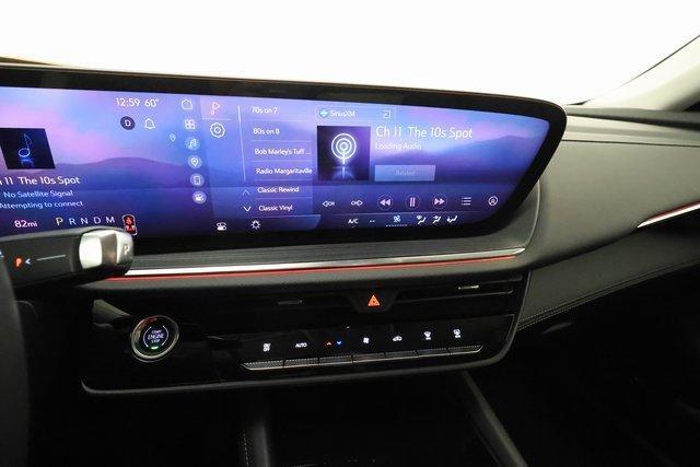 Photo of 2025 Summit White Buick Envision