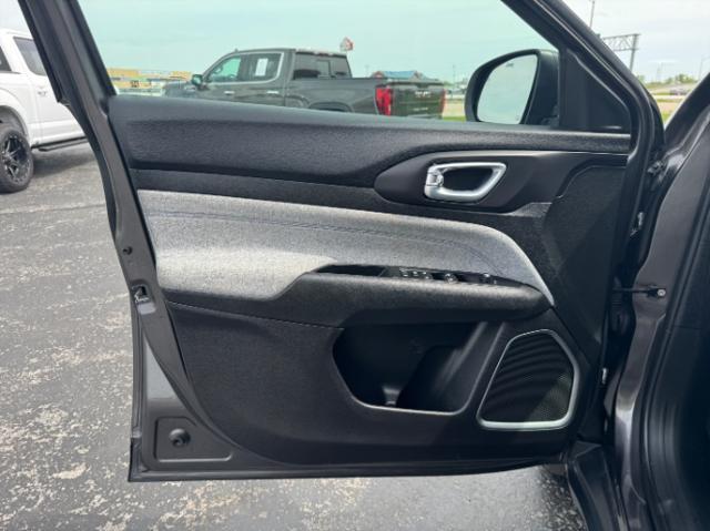 Photo of 2022 Granite Crystal Metallic Clearcoat Jeep Compass