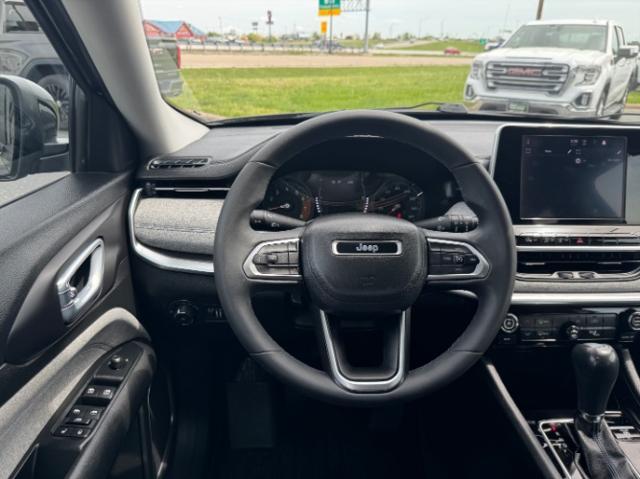 Photo of 2022 Granite Crystal Metallic Clearcoat Jeep Compass