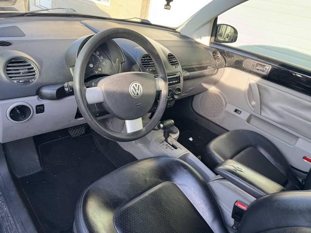 Photo of 2003 Uni Black/Black Cloth Roof Volkswagen New Beetle