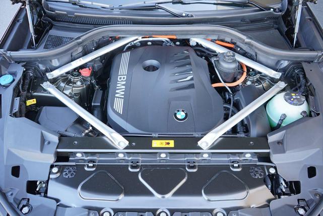 Photo of 2025 Manhattan Green Metallic BMW X5 PHEV