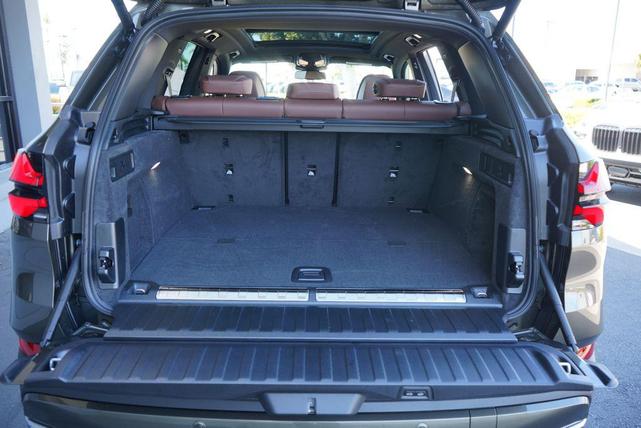 Photo of 2025 Manhattan Green Metallic BMW X5 PHEV