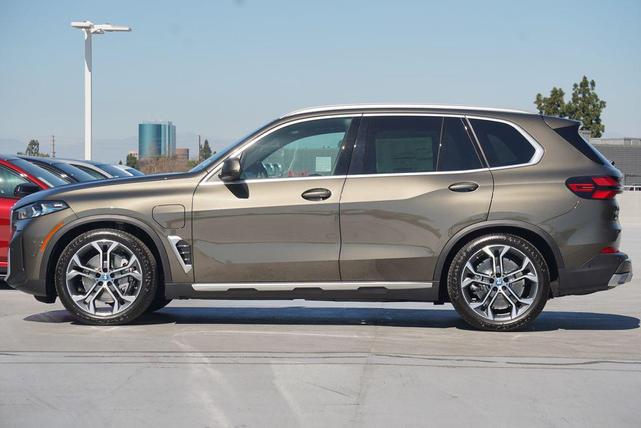 Photo of 2025 Manhattan Green Metallic BMW X5 PHEV