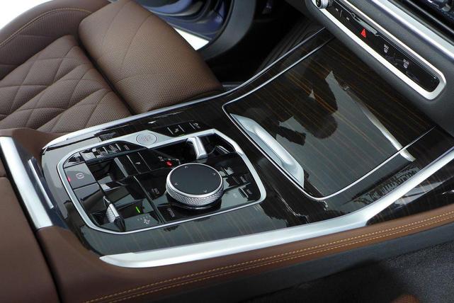 Photo of 2024 Tanzanite Blue II Metallic BMW X7