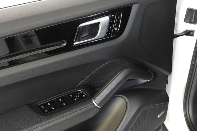 Photo of 2021 White Porsche Cayenne
