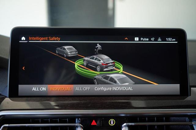 Photo of 2025 Black Sapphire Metallic BMW X4
