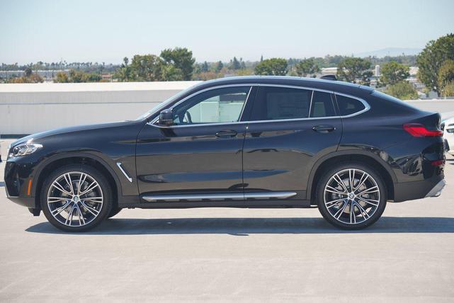 Photo of 2025 Black Sapphire Metallic BMW X4