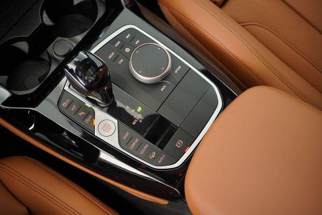 Photo of 2025 Black Sapphire Metallic BMW X4
