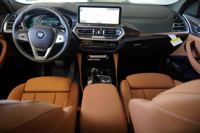 Photo of 2025 Black Sapphire Metallic BMW X4