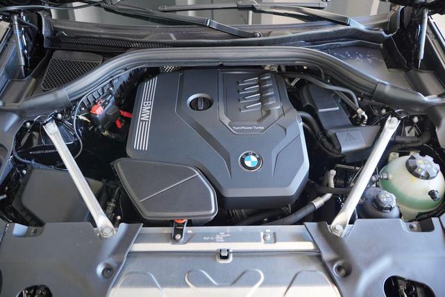 Photo of 2025 Black Sapphire Metallic BMW X4