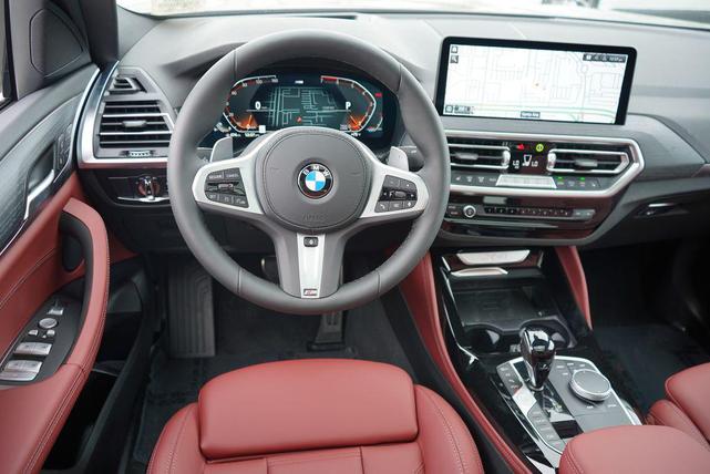 Photo of 2025 Carbon Black Metallic BMW X4
