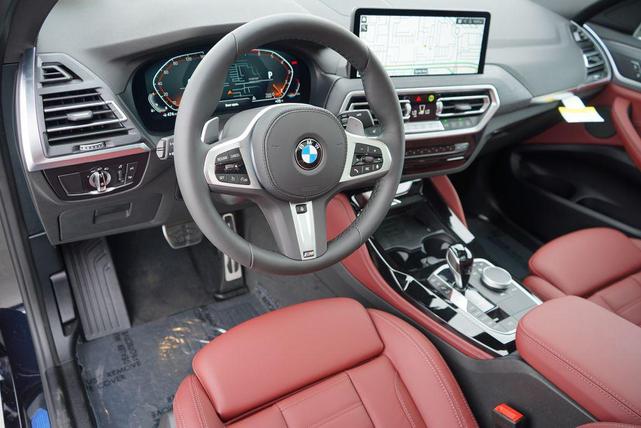 Photo of 2025 Carbon Black Metallic BMW X4