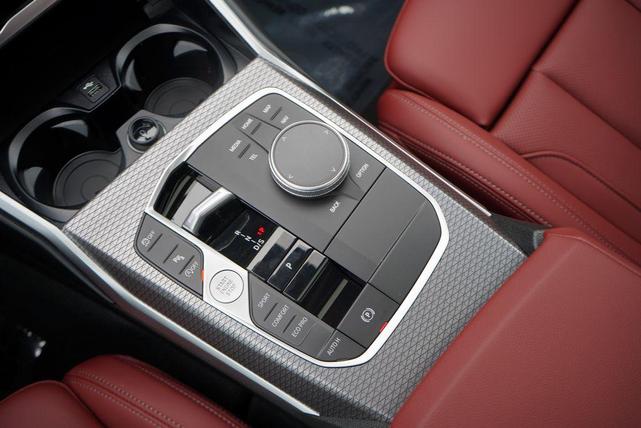 Photo of 2025 Mineral White Metallic BMW 330