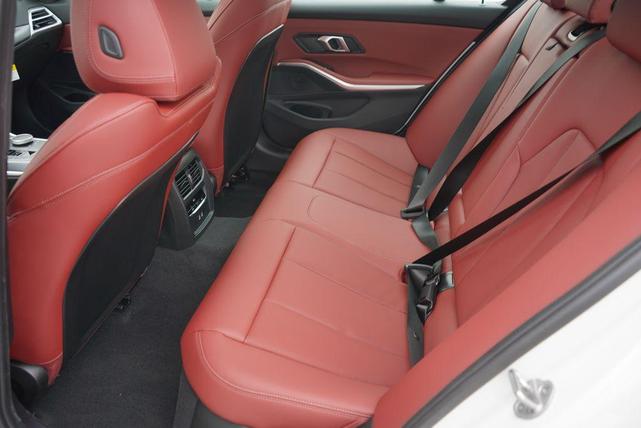 Photo of 2025 Mineral White Metallic BMW 330