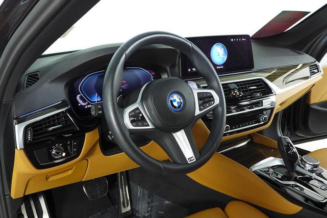 Photo of 2023 Dark Graphite Metallic BMW 530e
