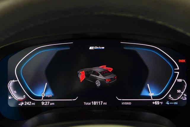 Photo of 2023 Dark Graphite Metallic BMW 530e
