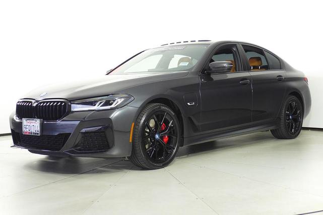 Photo of 2023 Dark Graphite Metallic BMW 530e