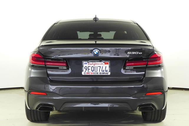 Photo of 2023 Dark Graphite Metallic BMW 530e