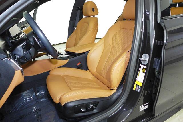 Photo of 2023 Dark Graphite Metallic BMW 530e