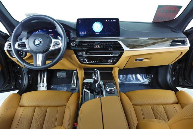 Photo of 2023 Dark Graphite Metallic BMW 530e