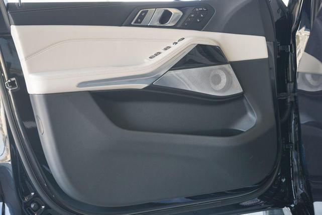 Photo of 2026 Carbon Black Metallic BMW X7