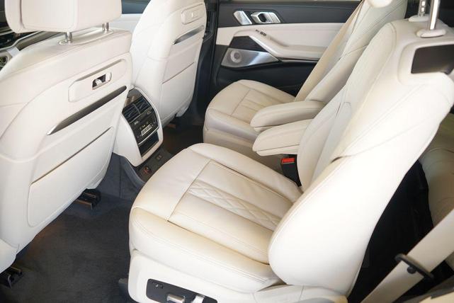 Photo of 2026 Carbon Black Metallic BMW X7