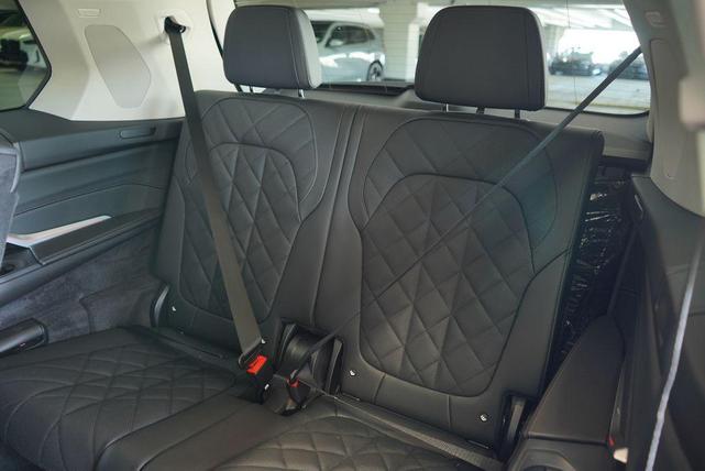 Photo of 2026 Black Sapphire Metallic BMW X7