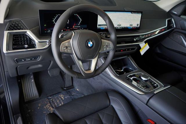 Photo of 2026 Black Sapphire Metallic BMW X7