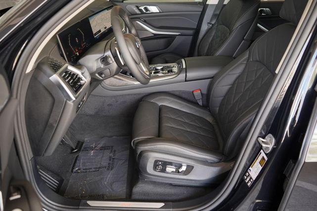 Photo of 2026 Black Sapphire Metallic BMW X7