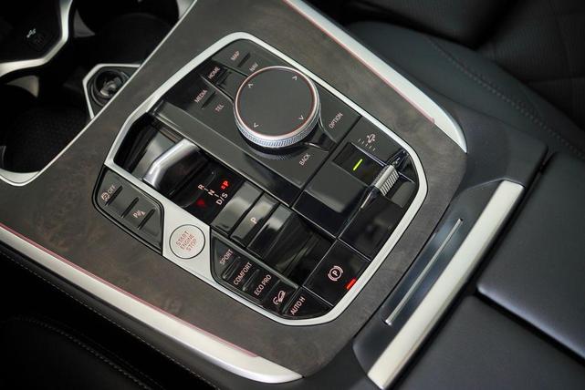 Photo of 2026 Black Sapphire Metallic BMW X7