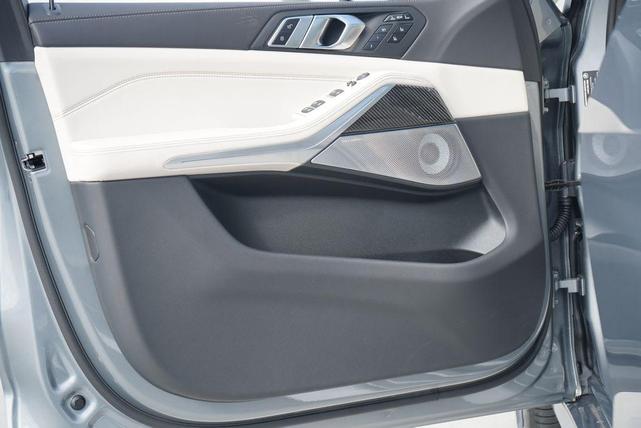 Photo of 2026 Skyscraper Grey Metallic BMW X7