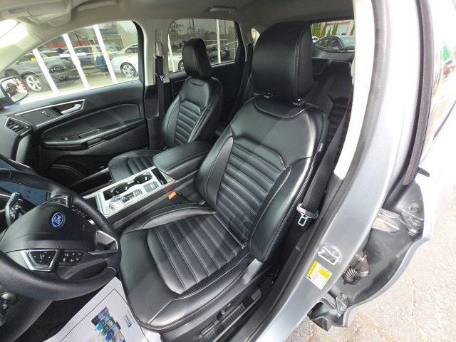 Photo of 2024 Silver Metallic Ford Edge
