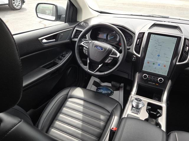 Photo of 2024 Silver Metallic Ford Edge