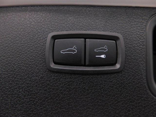 Photo of 2024 Carrara White Metallic Porsche Macan