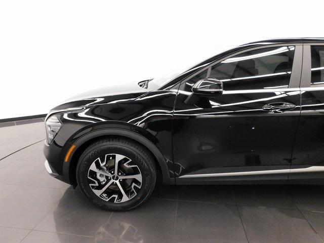 Photo of 2024 Ebony Black Kia Sportage