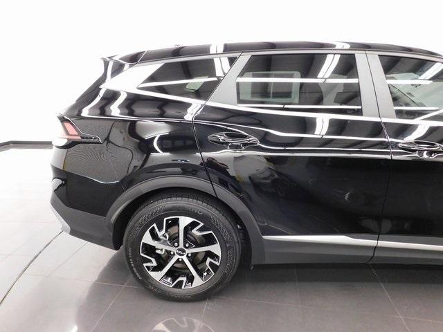 Photo of 2024 Ebony Black Kia Sportage