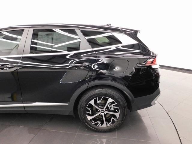 Photo of 2024 Ebony Black Kia Sportage