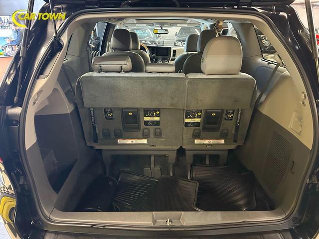 Photo of 2017 Midnight Black Metallic Toyota Sienna