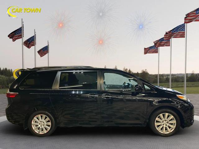 Photo of 2017 Midnight Black Metallic Toyota Sienna
