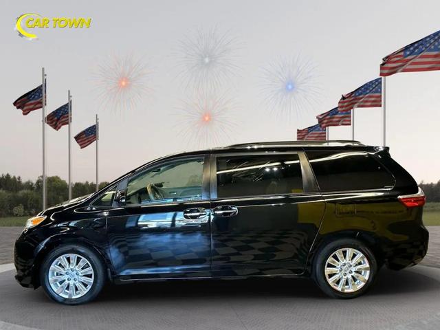 Photo of 2017 Midnight Black Metallic Toyota Sienna