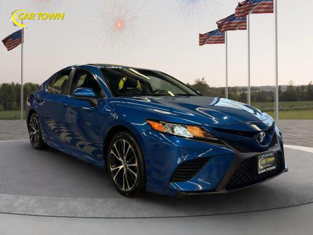 Photo of 2018 Blue Toyota Camry