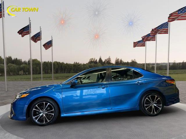 Photo of 2018 Blue Toyota Camry