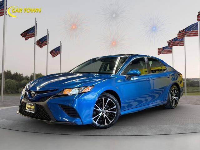 Photo of 2018 Blue Toyota Camry