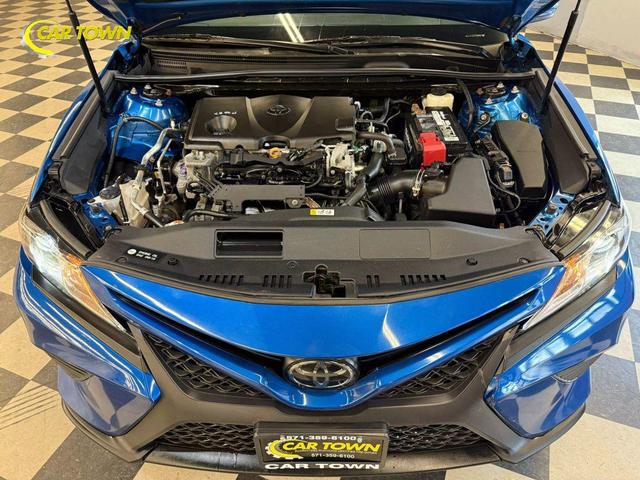 Photo of 2018 Blue Toyota Camry
