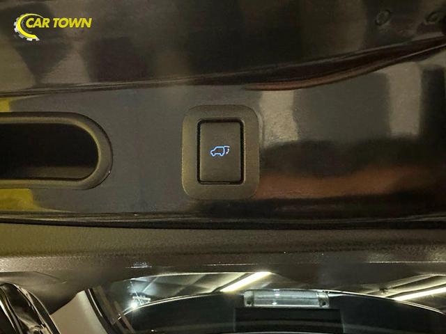 Photo of 2015 Attitude Black Metallic Toyota Highlander