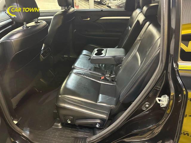 Photo of 2015 Attitude Black Metallic Toyota Highlander