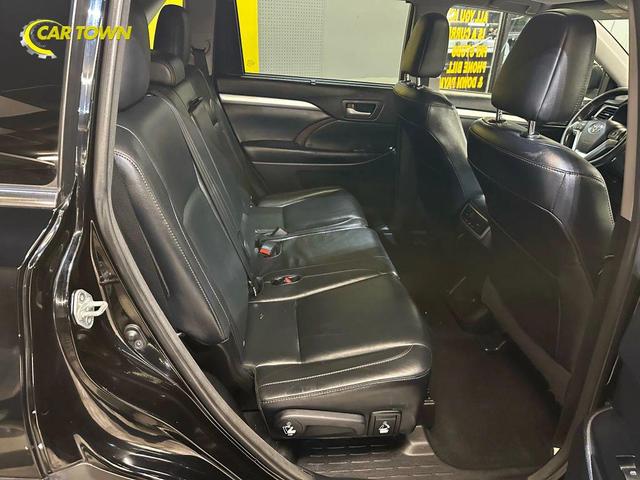 Photo of 2015 Attitude Black Metallic Toyota Highlander