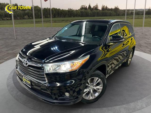 Photo of 2015 Attitude Black Metallic Toyota Highlander