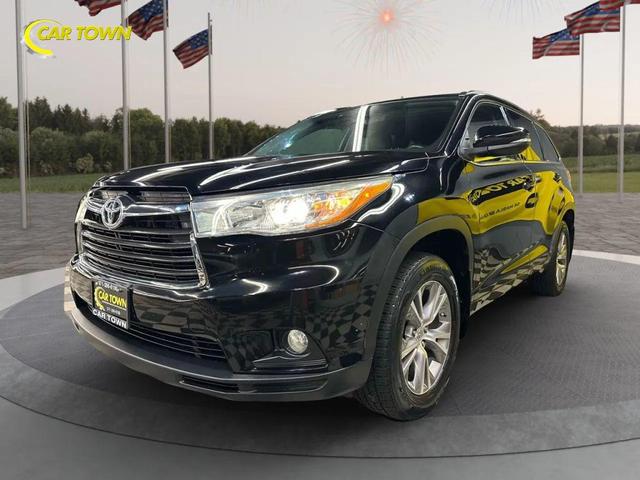 Photo of 2015 Attitude Black Metallic Toyota Highlander